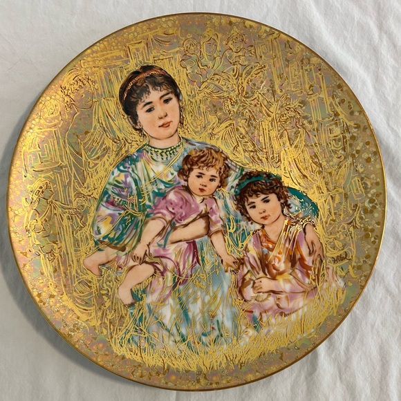 Edna Hibel decorative plates - Picture 12 of 13
